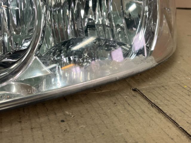 bontott KIA CARNIVAL Bal Fényszóró