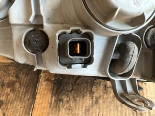 bontott KIA CARNIVAL Bal Fényszóró