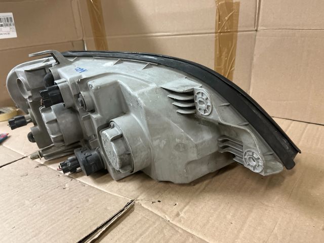 bontott KIA CARNIVAL Bal Fényszóró