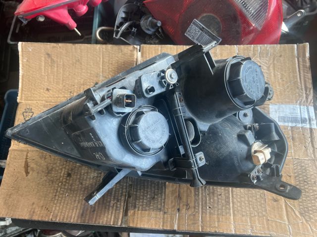 bontott KIA CARNIVAL Bal Fényszóró