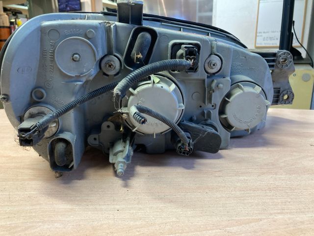 bontott KIA CARNIVAL Bal Fényszóró