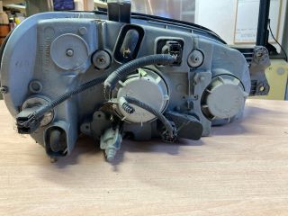 bontott KIA CARNIVAL Bal Fényszóró