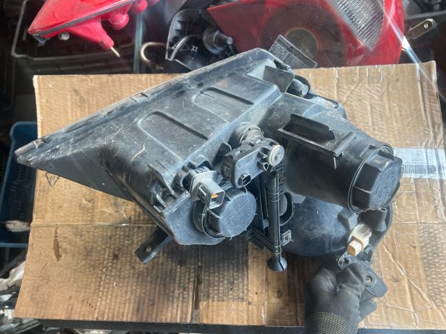 bontott KIA CARNIVAL Bal Fényszóró