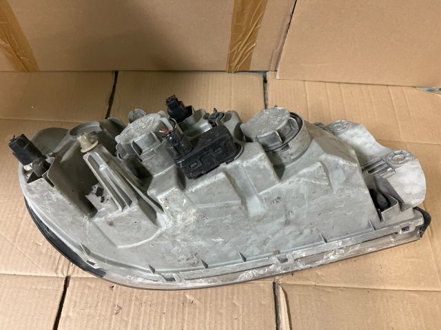 bontott KIA CARNIVAL Bal Fényszóró