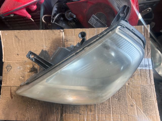 bontott KIA CARNIVAL Bal Fényszóró