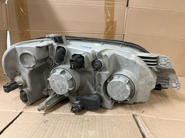 bontott KIA CARNIVAL Bal Fényszóró