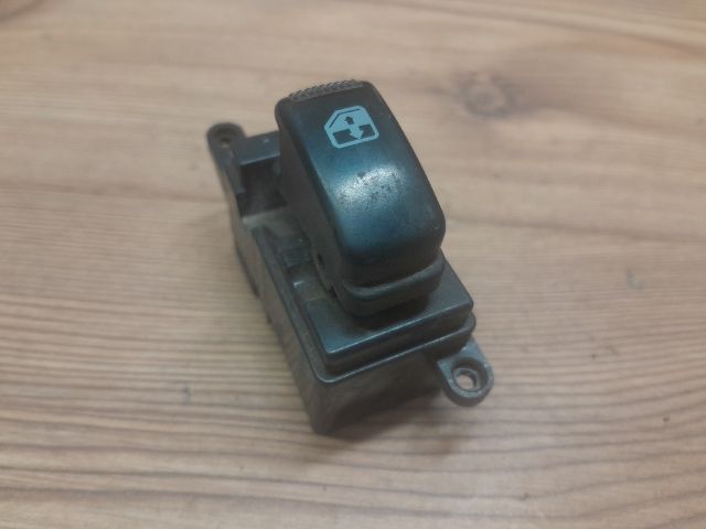 bontott KIA CARNIVAL Bal hátsó Ablakemelő Kapcsoló