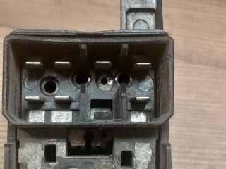 bontott KIA CARNIVAL Bal hátsó Ablakemelő Kapcsoló