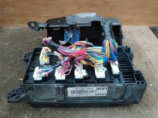 bontott KIA CARNIVAL Biztosítéktábla Utastér