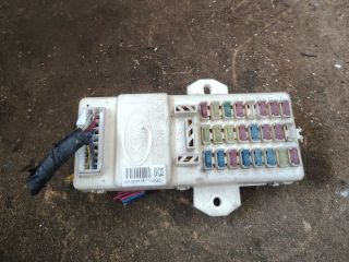 bontott KIA CARNIVAL Biztosítéktábla Utastér