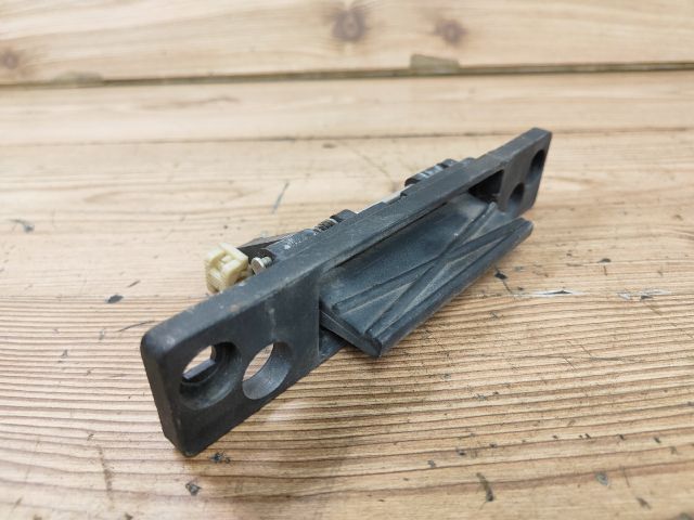 bontott KIA CARNIVAL Csomagtér Nyitó Kar / Gomb