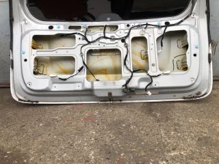 bontott KIA CARNIVAL Csomagtérajtó (Részeivel)