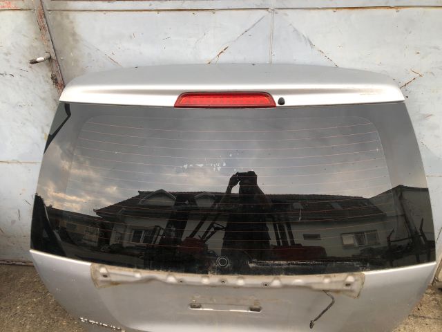 bontott KIA CARNIVAL Csomagtérajtó (Részeivel)