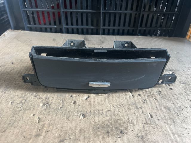 bontott KIA CARNIVAL Első Tároló Rekesz