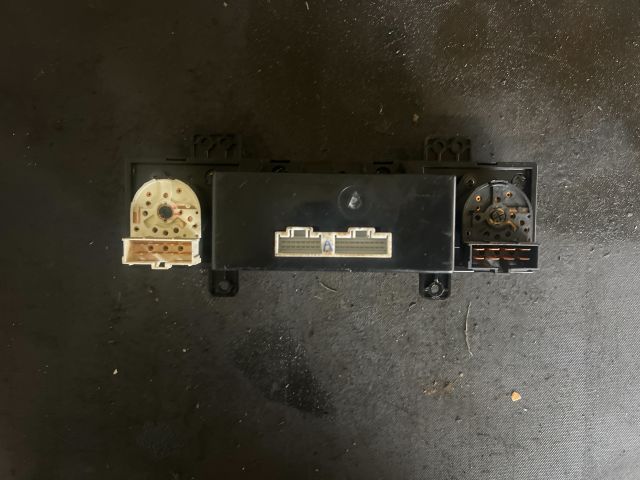 bontott KIA CARNIVAL Fűtéskapcsoló (manuális klímás)