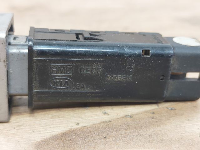 bontott KIA CARNIVAL Hátsó Ködzárófény Kapcsoló