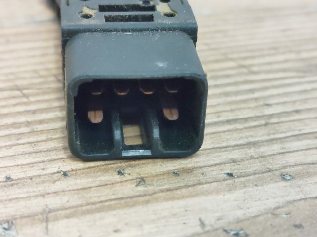 bontott KIA CARNIVAL Hátsó Ködzárófény Kapcsoló