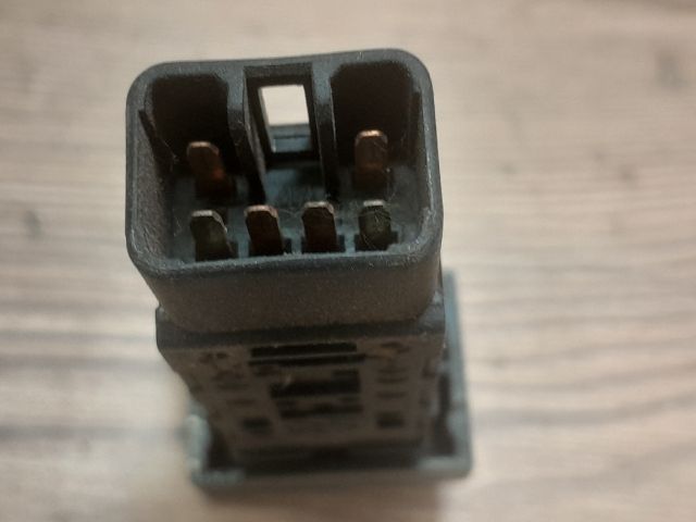 bontott KIA CARNIVAL Jobb első Ülésfűtés Kapcsoló