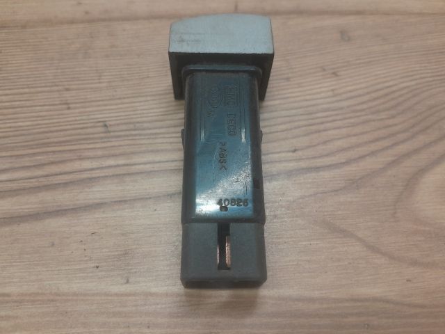 bontott KIA CARNIVAL Jobb első Ülésfűtés Kapcsoló