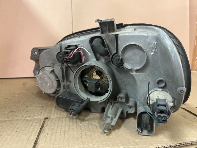 bontott KIA CARNIVAL Jobb Fényszóró