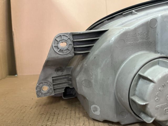 bontott KIA CARNIVAL Jobb Fényszóró