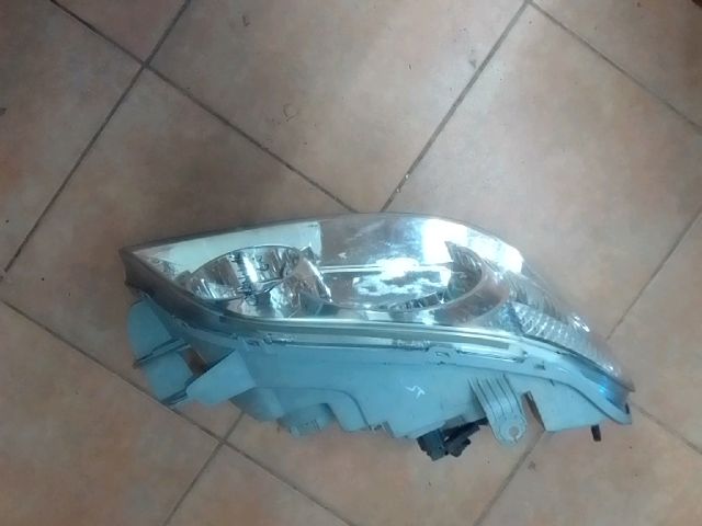 bontott KIA CARNIVAL Jobb Fényszóró