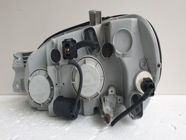 bontott KIA CARNIVAL Jobb Fényszóró