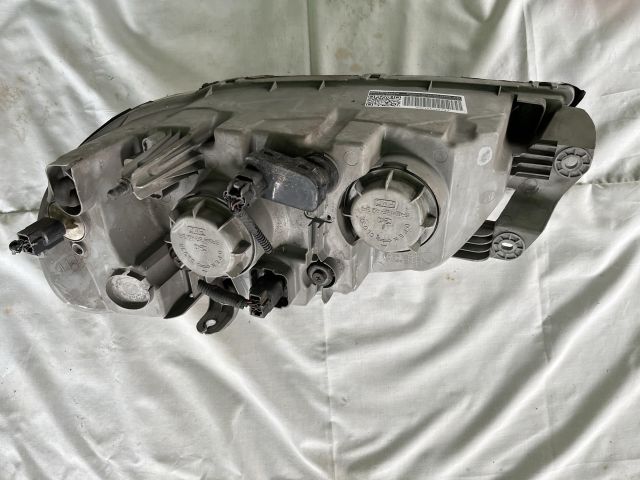 bontott KIA CARNIVAL Jobb Fényszóró