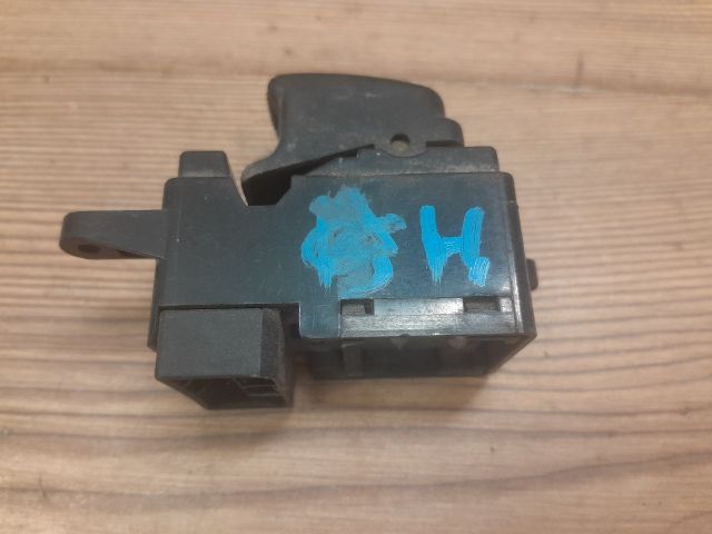 bontott KIA CARNIVAL Jobb hátsó Ablakemelő Kapcsoló