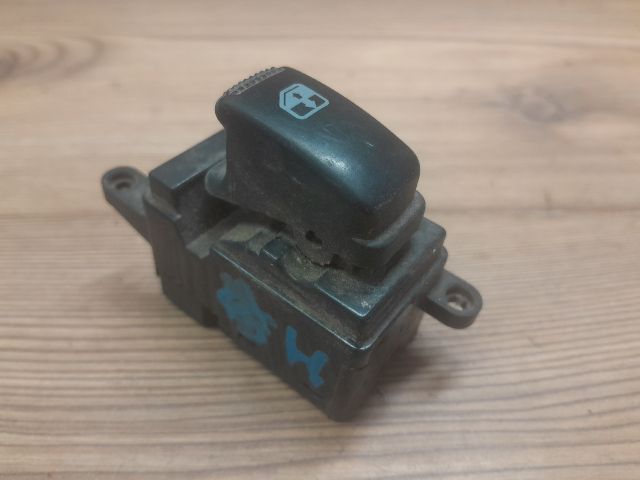 bontott KIA CARNIVAL Jobb hátsó Ablakemelő Kapcsoló