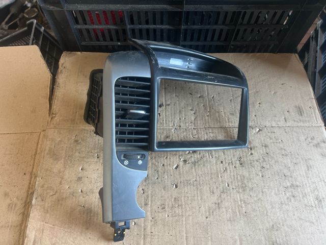 bontott KIA CARNIVAL Középső Bal Szellőző