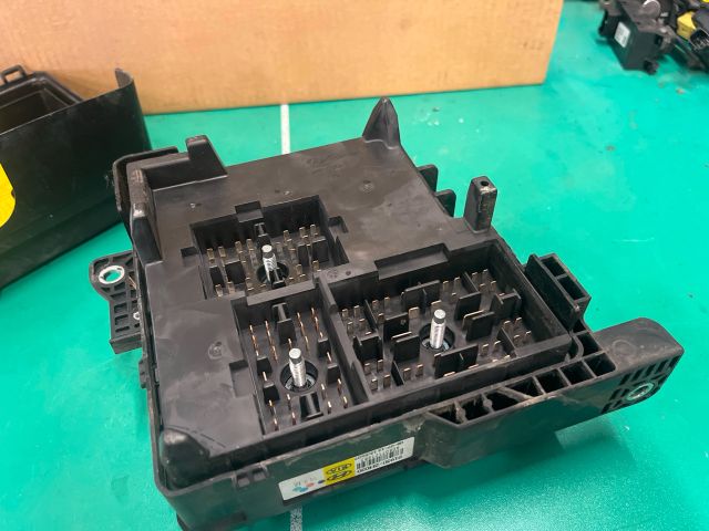 bontott KIA CEED Biztosítéktábla Motortér