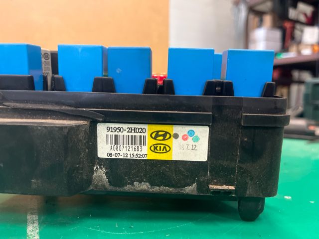 bontott KIA CEED Biztosítéktábla Motortér