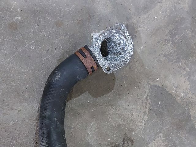 bontott KIA CEED Termosztátház Csővel