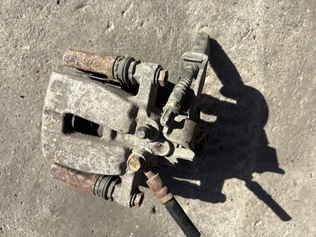 bontott KIA CEED Bal hátsó Féknyereg Munkahengerrel