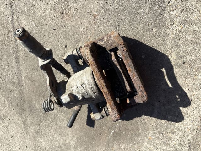 bontott KIA CEED Bal hátsó Féknyereg Munkahengerrel