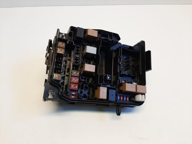 bontott KIA CEED Biztosítéktábla Motortér