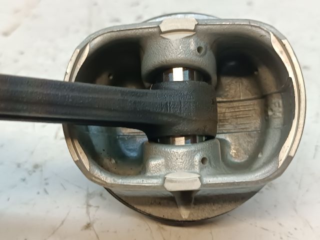 bontott KIA CEED Dugattyú és Hajtókar