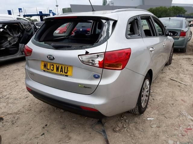 bontott KIA CEED Jobb első Csonkállvány