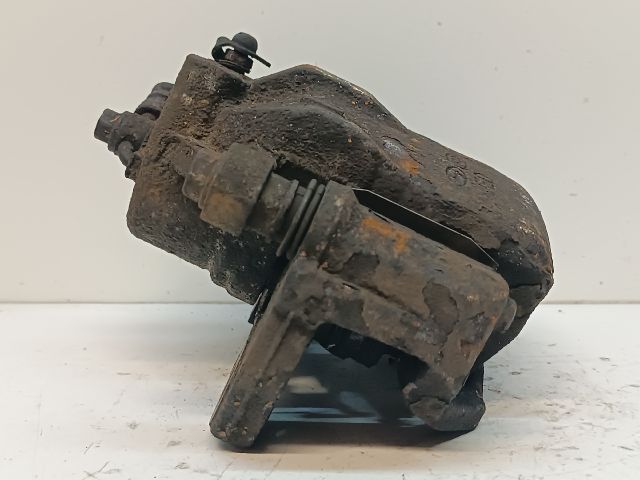 bontott KIA CEED Jobb első Féknyereg Munkahengerrel