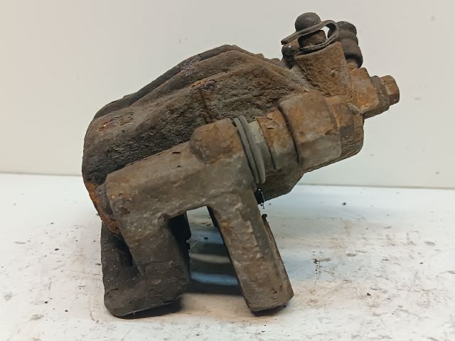 bontott KIA CEED Jobb hátsó Féknyereg Munkahengerrel