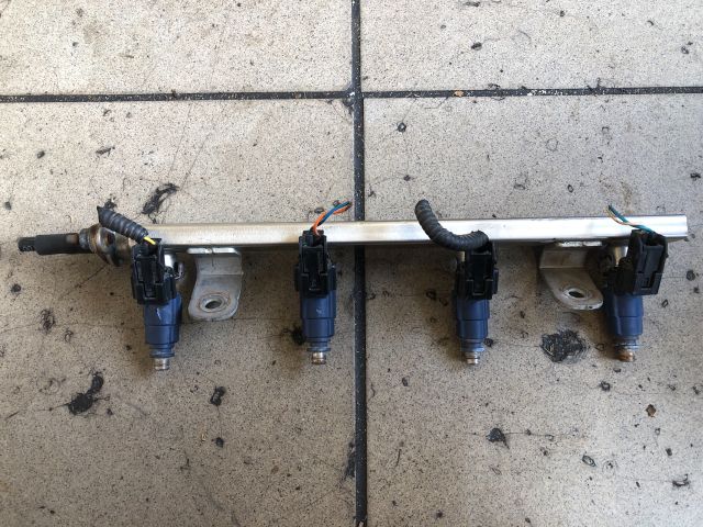 bontott KIA CEED Porlasztó Sor / Híd