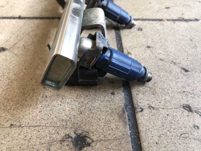 bontott KIA CEED Porlasztó Sor / Híd