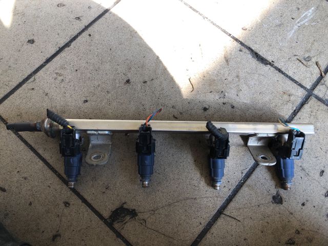 bontott KIA CEED Porlasztó Sor / Híd