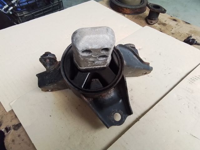 bontott KIA CEED Motor Tartó Bak (Fém)