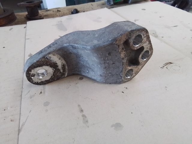 bontott KIA CEED Motor Tartó Bak (Fém)