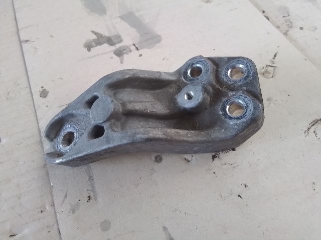 bontott KIA CEED Motor Tartó Bak (Fém)