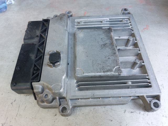 bontott KIA CEED Motorvezérlő