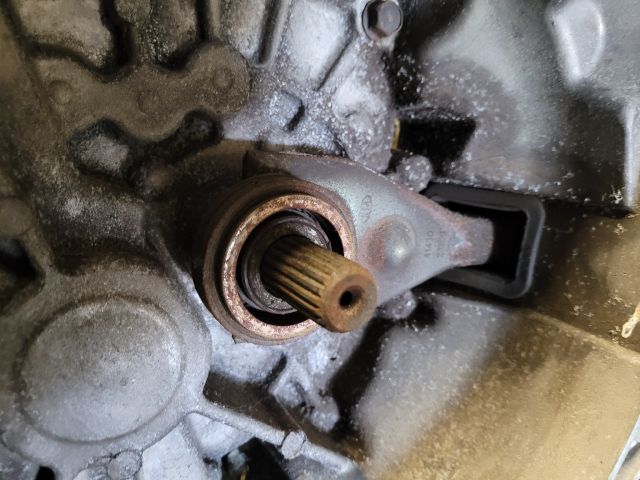 bontott KIA CEED Váltó (Mechanikus)