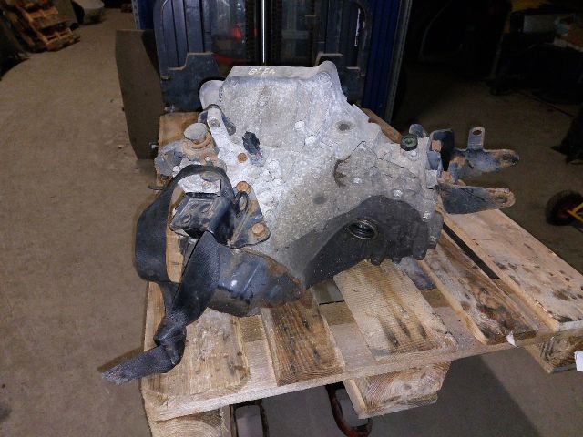 bontott KIA CEED Váltó (Mechanikus)